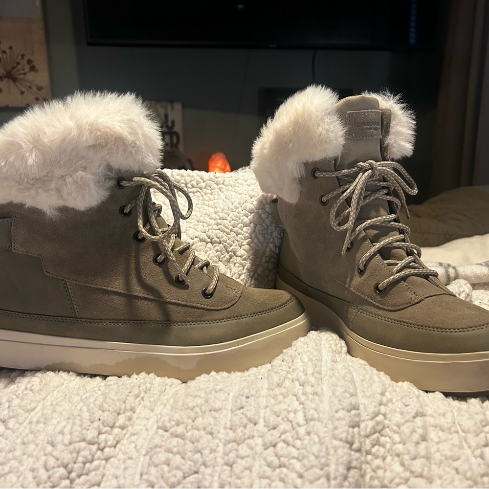 NWOT Koolaburra by UGG RYANNA Boot in DUNE!!